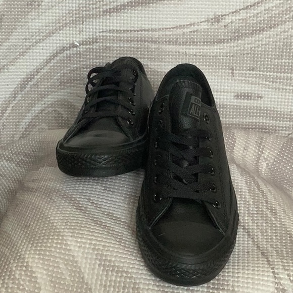 black leather converse size 7